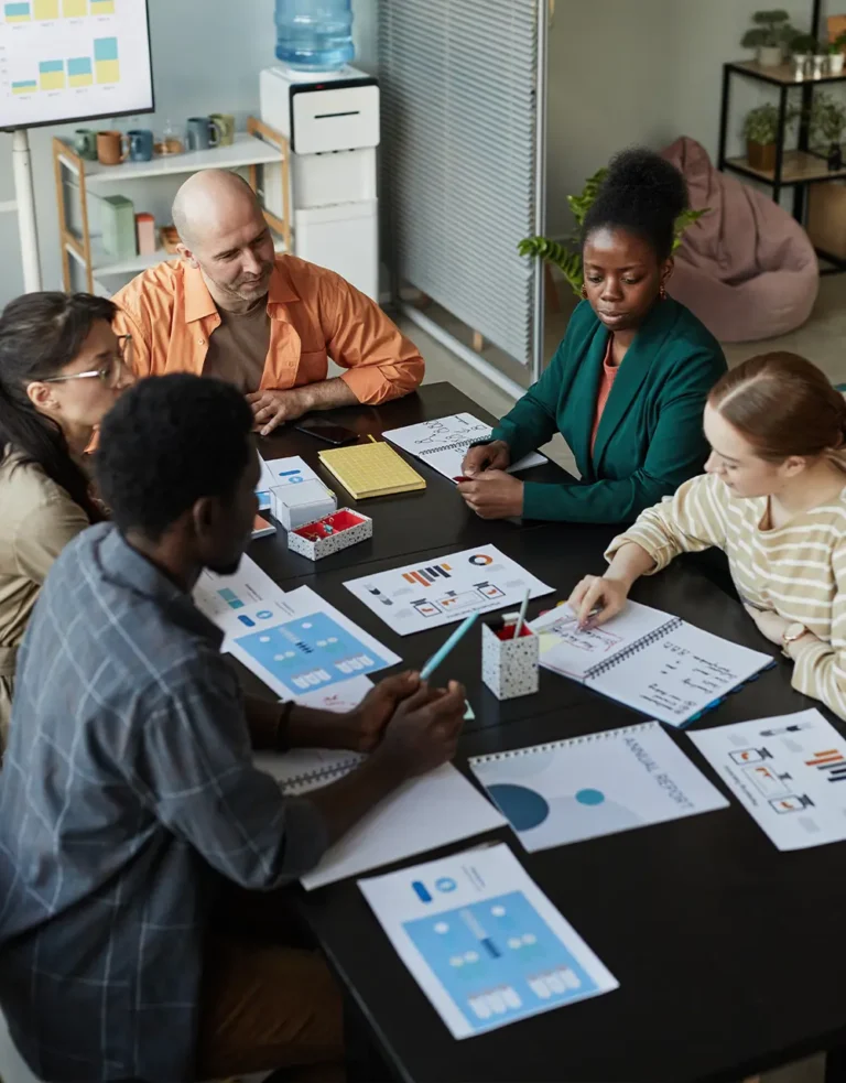 B2B team reviewing performance reports during a Dreamdata consulting and implementation session